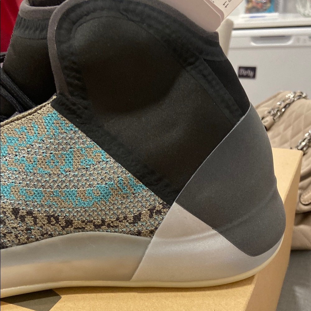 Adidas  YZY QNTM
